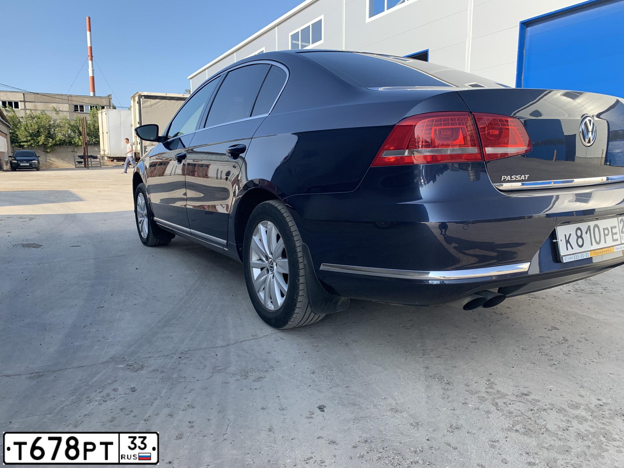 Фото автомобиля VOLKSWAGEN PASSAT, 2014 — госномер К810РЕ21. Цвет: Темно-синий