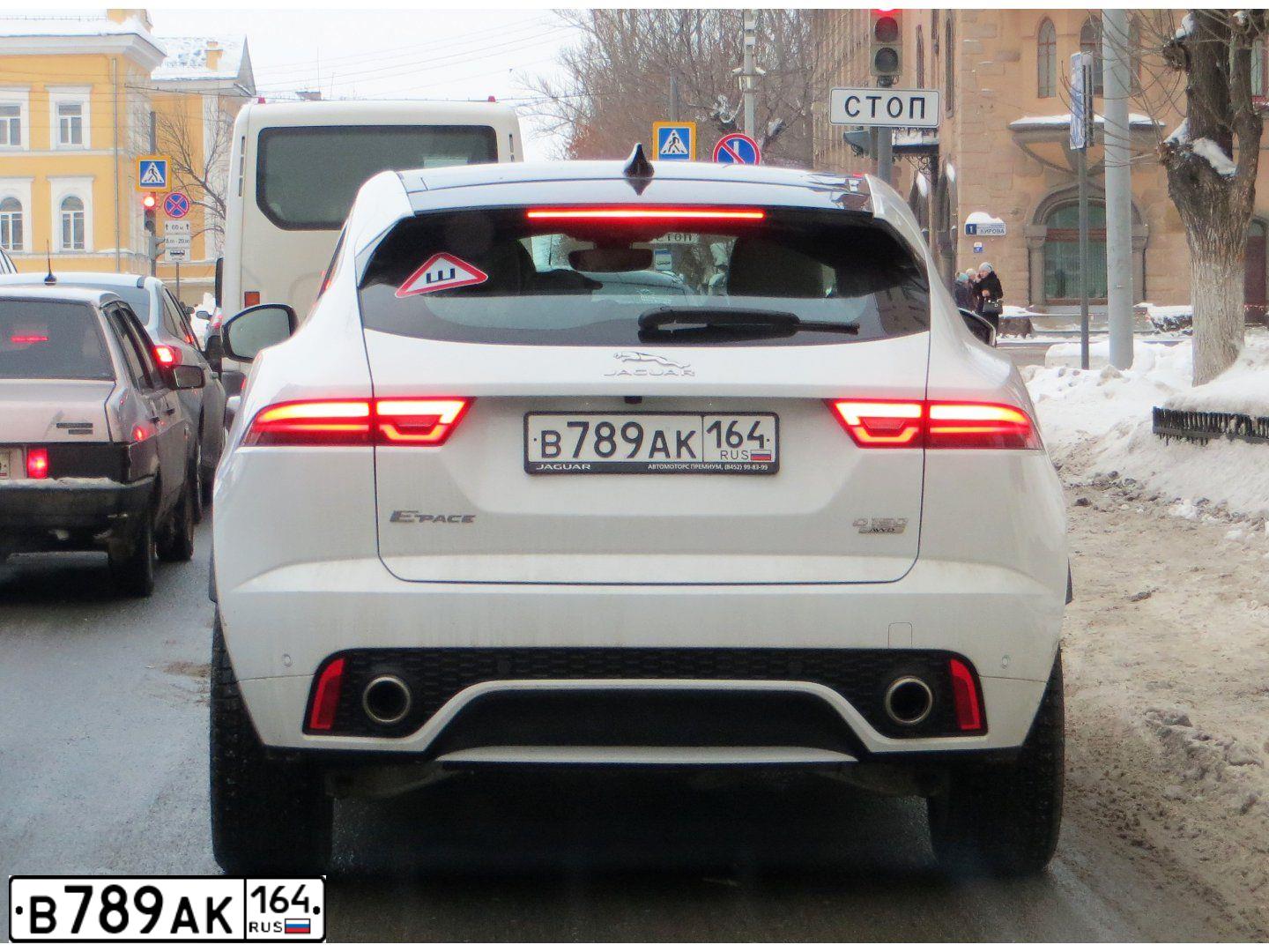 Фото автомобиля JAGUAR E-PACE, 2018 — госномер В789АК164. Цвет: БЕЛЫЙ