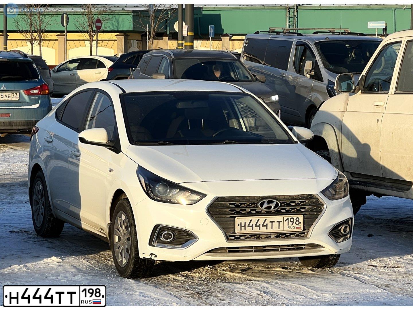 Фото автомобиля HYUNDAI SOLARIS, 2019 — госномер Н444ТТ198. Цвет: Белый