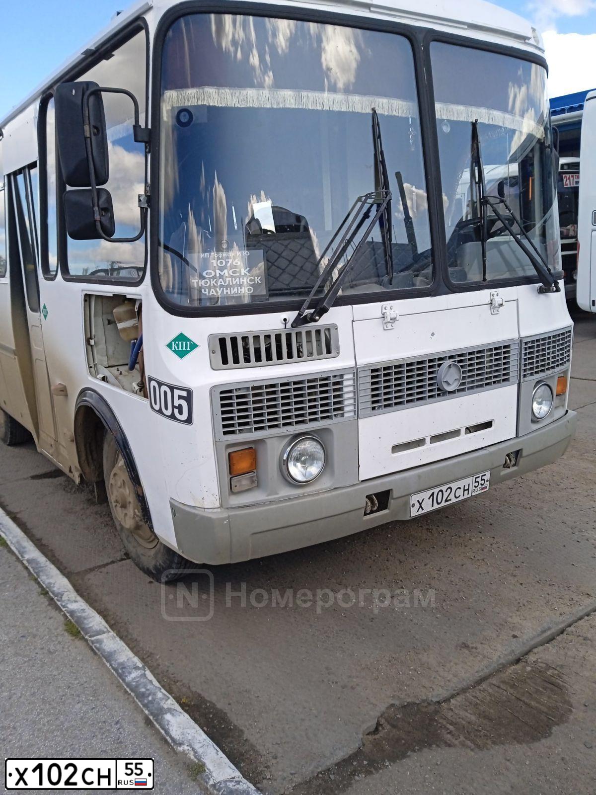 Фото автомобиля PAZ 3205, 2015 — госномер Х102СН55. Цвет: Белый