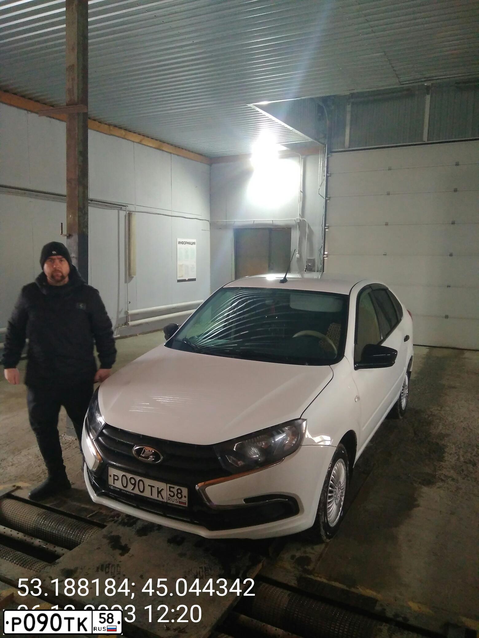 Фото автомобиля LADA 2191 GRANTA, 2019 — госномер Р090ТК58. Цвет: БЕЛЫЙ