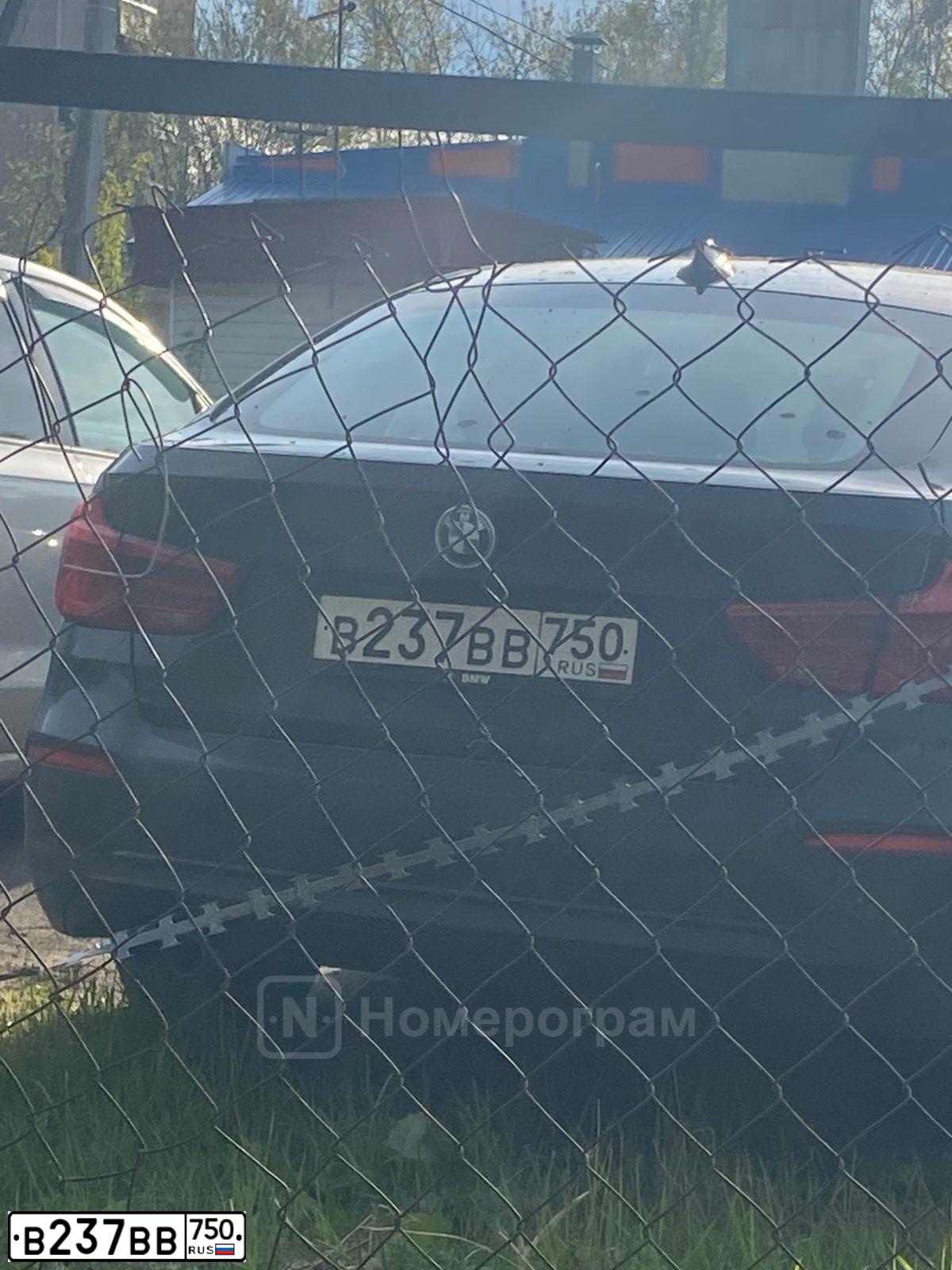 Фото автомобиля RENAULT DUSTER, 2014 — госномер В237ВВ750. Цвет: БЕЖЕВЫЙ