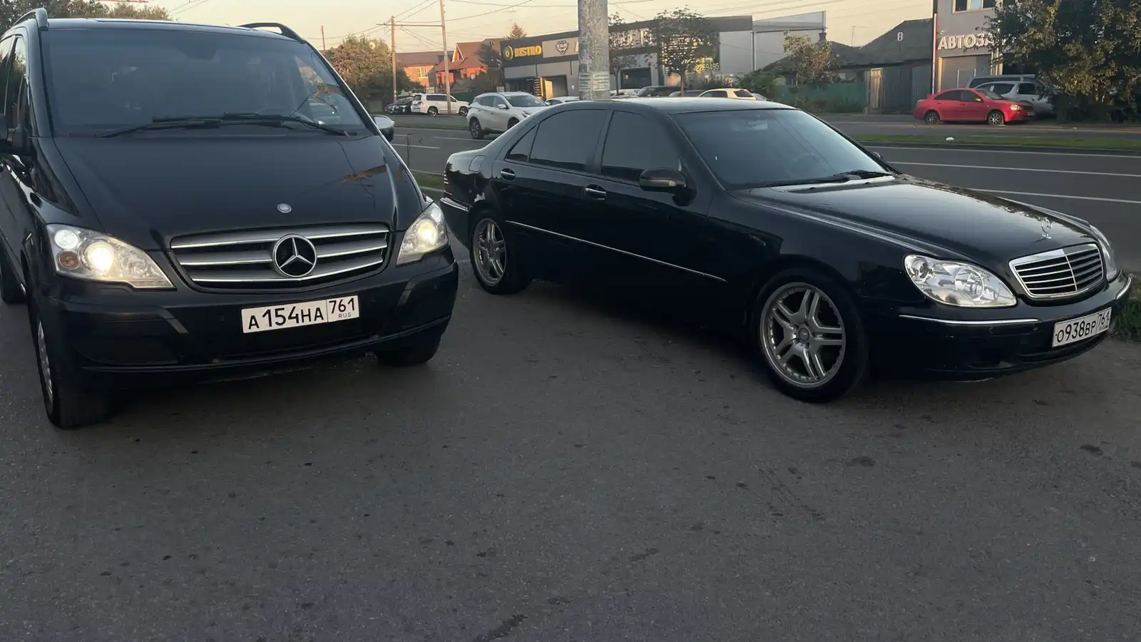 Фото автомобиля MERCEDES S-KLASSE, 2000 — госномер О938ВР761. Цвет: ЧЕРНЫЙ