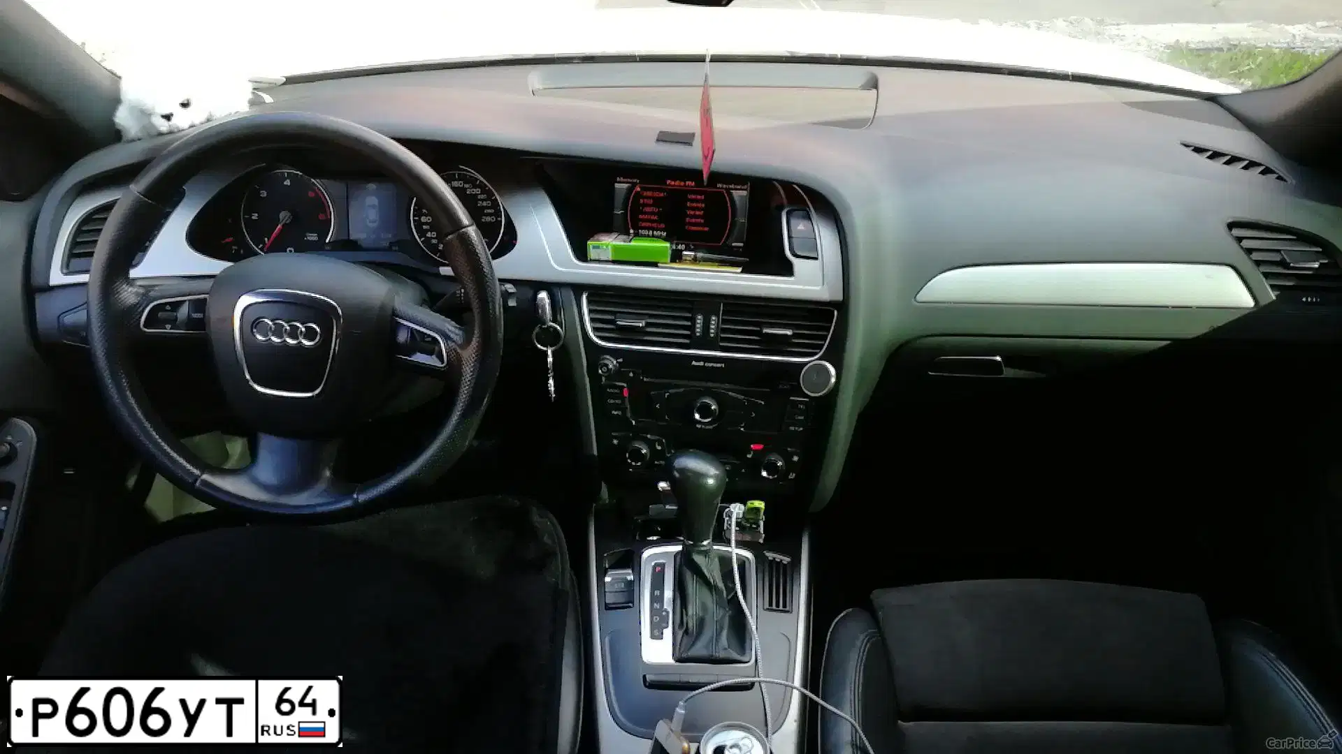 Фото автомобиля VOLKSWAGEN GOLF, 2009 — госномер К435ХВ35. Цвет: Красный
