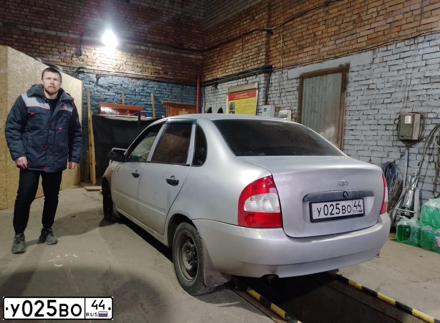 Фото автомобиля LADA 1118 KALINA, 2008 — госномер Т807АС76. Цвет: СЕРЫЙ