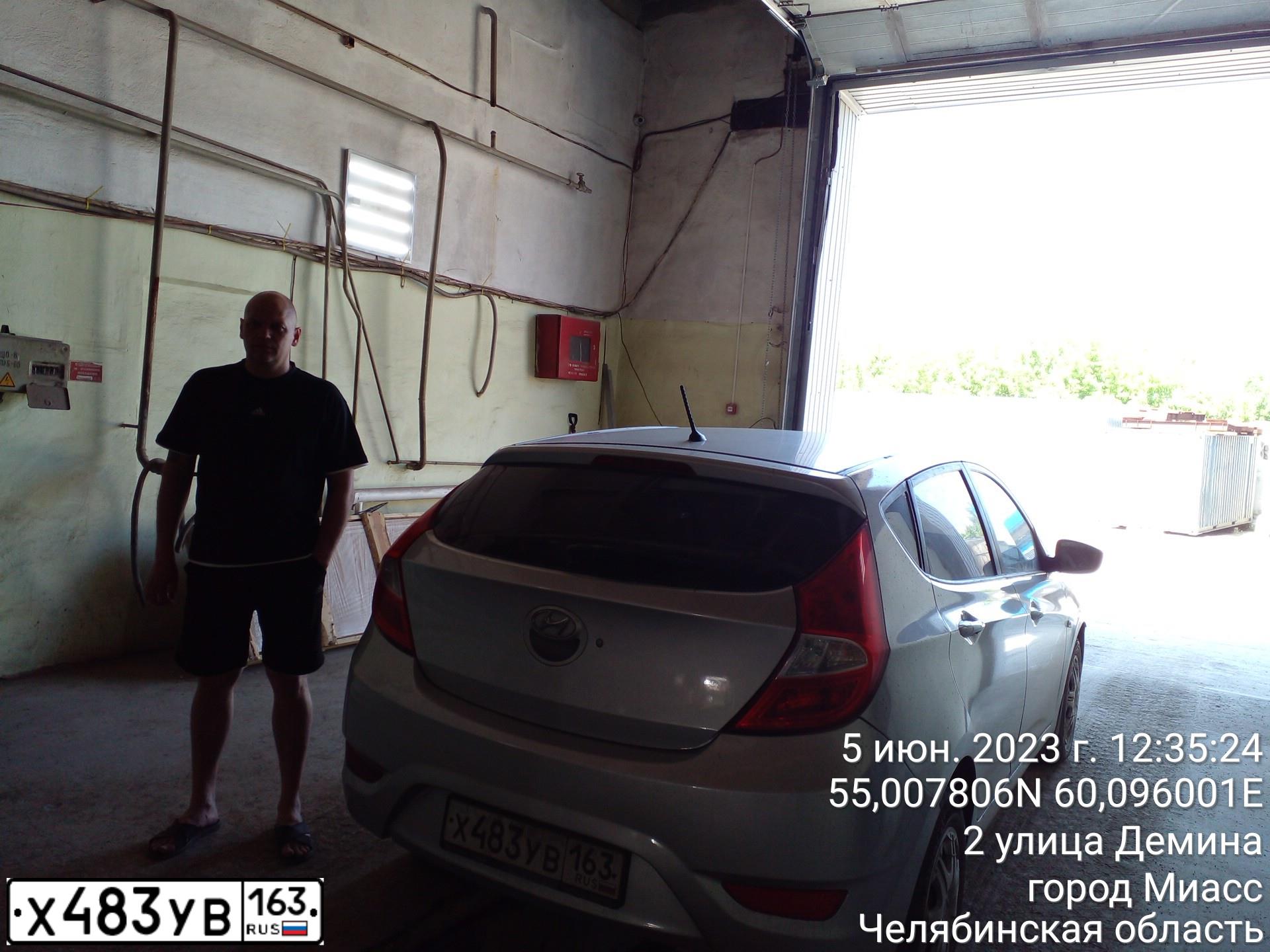 Фото автомобиля HYUNDAI SOLARIS, 2012 — госномер Р292КК774. Цвет: Серебристый