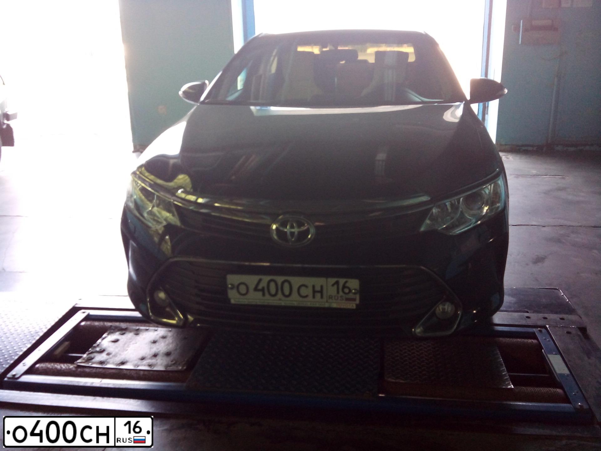 Фото автомобиля TOYOTA CAMRY, 2014 — госномер О400СН16. Цвет: ЧЕРНЫЙ МЕТАЛЛИК