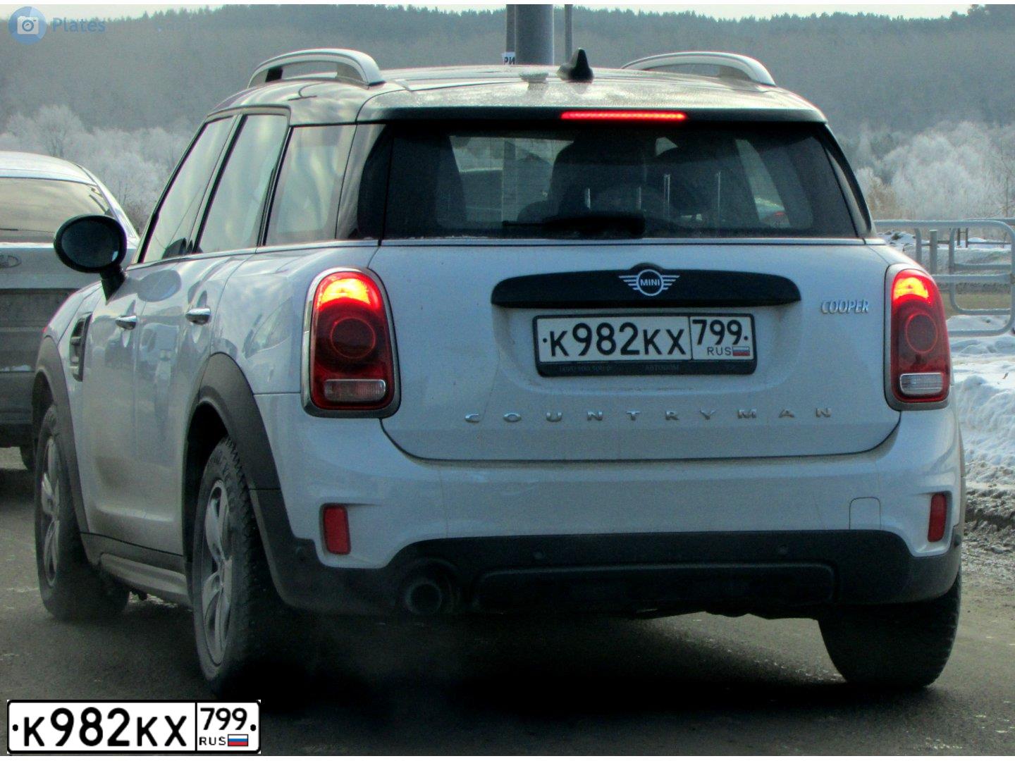 Фото автомобиля MINI MINI, 2018 — госномер Х324ВА774. Цвет: Белый черный 