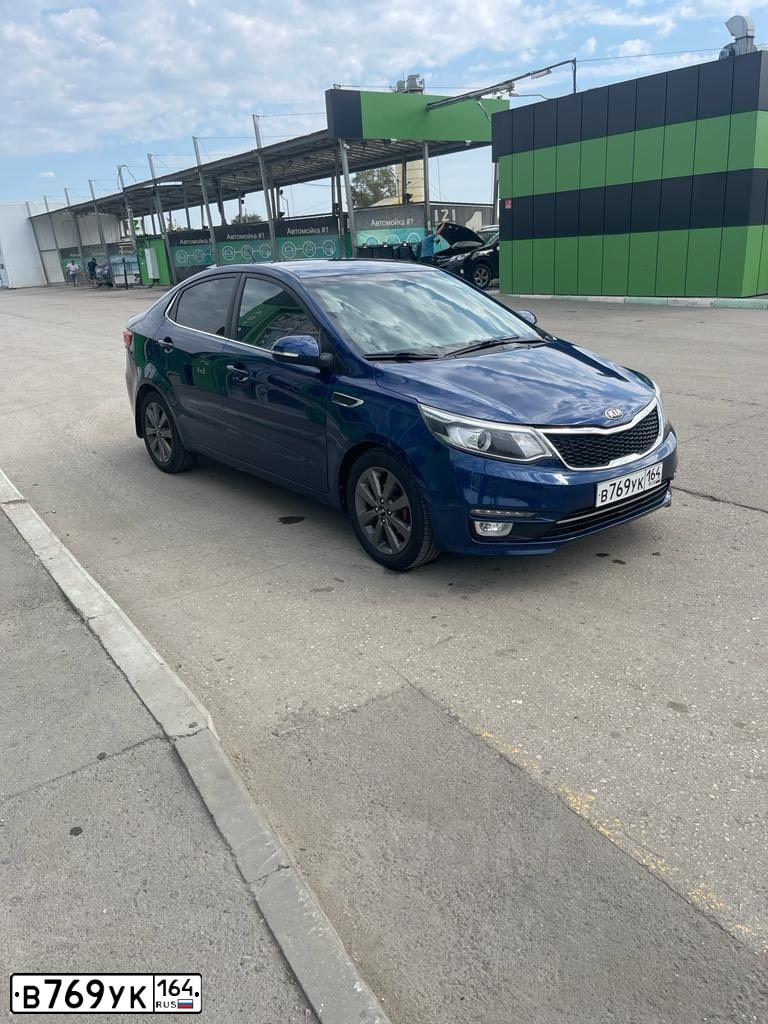 Фото автомобиля KIA RIO, 2015 — госномер О979АТ799. Цвет: синий