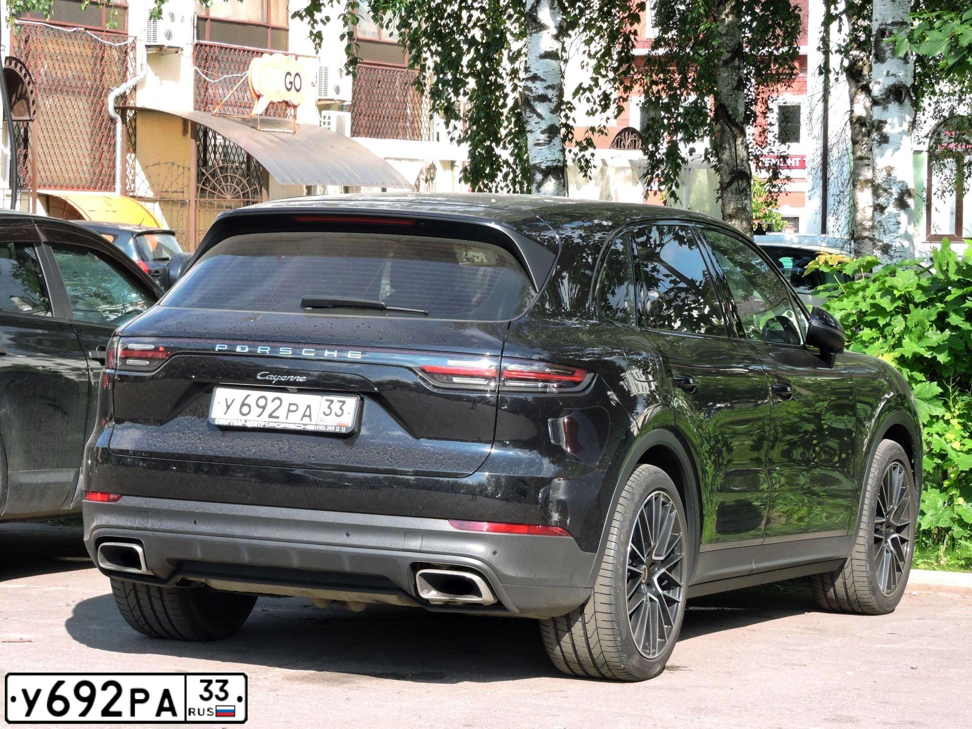 Фото автомобиля PORSCHE CAYENNE, 2019 — госномер С697КЕ136. Цвет: ЧЕРНЫЙ