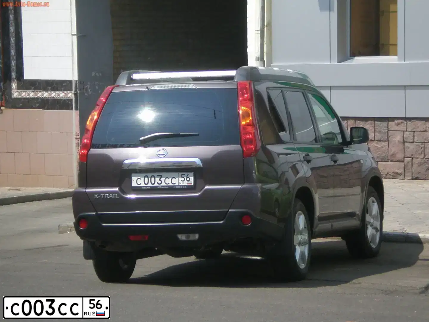 Фото автомобиля NISSAN X-TRAIL, 2015 — госномер А434НН156. Цвет: ОЛИВКОВЫЙ