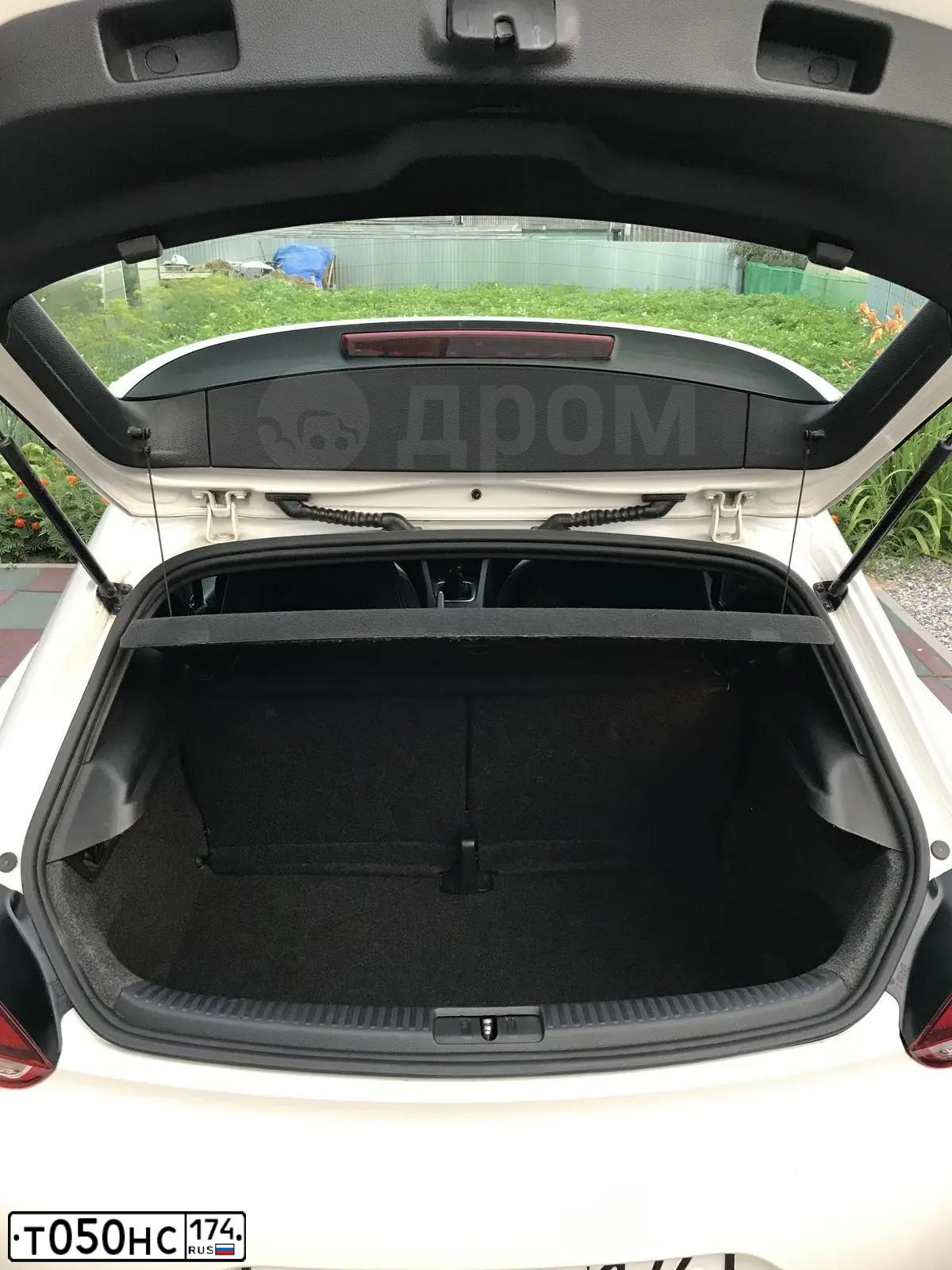 Фото автомобиля NISSAN JUKE, 2011 — госномер У343ЕУ96. Цвет: ЧЕРНЫЙ