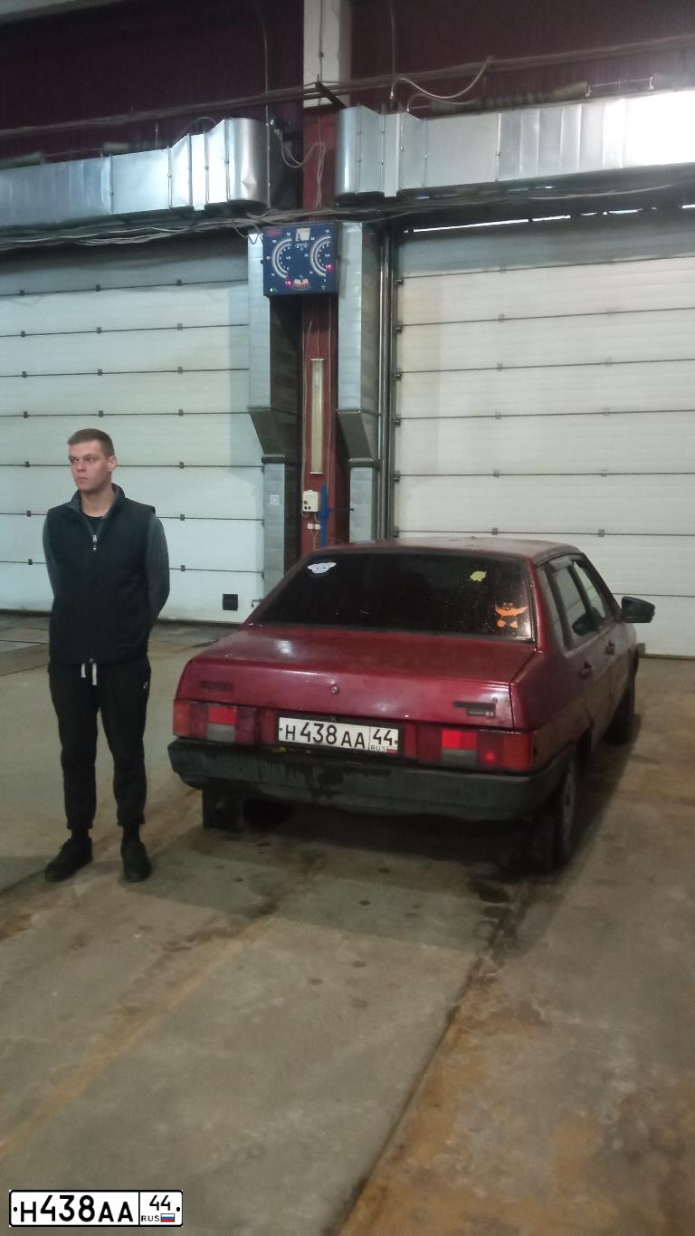 Фото автомобиля LADA 2109 SAMARA, 2002 — госномер Е957РМ62. Цвет: КРАСНЫЙ
