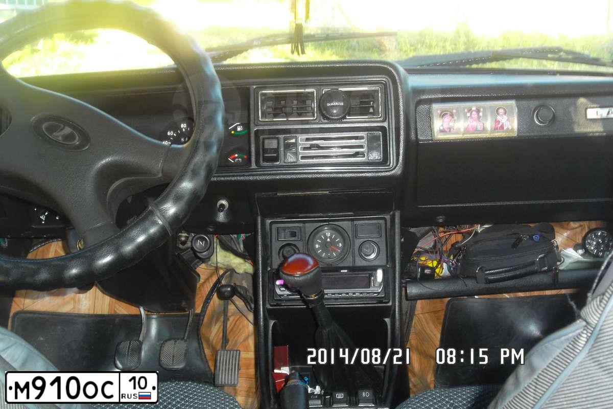 Фото автомобиля VOLKSWAGEN TOUAREG, 2004 — госномер М910ОС10. Цвет: серебристый