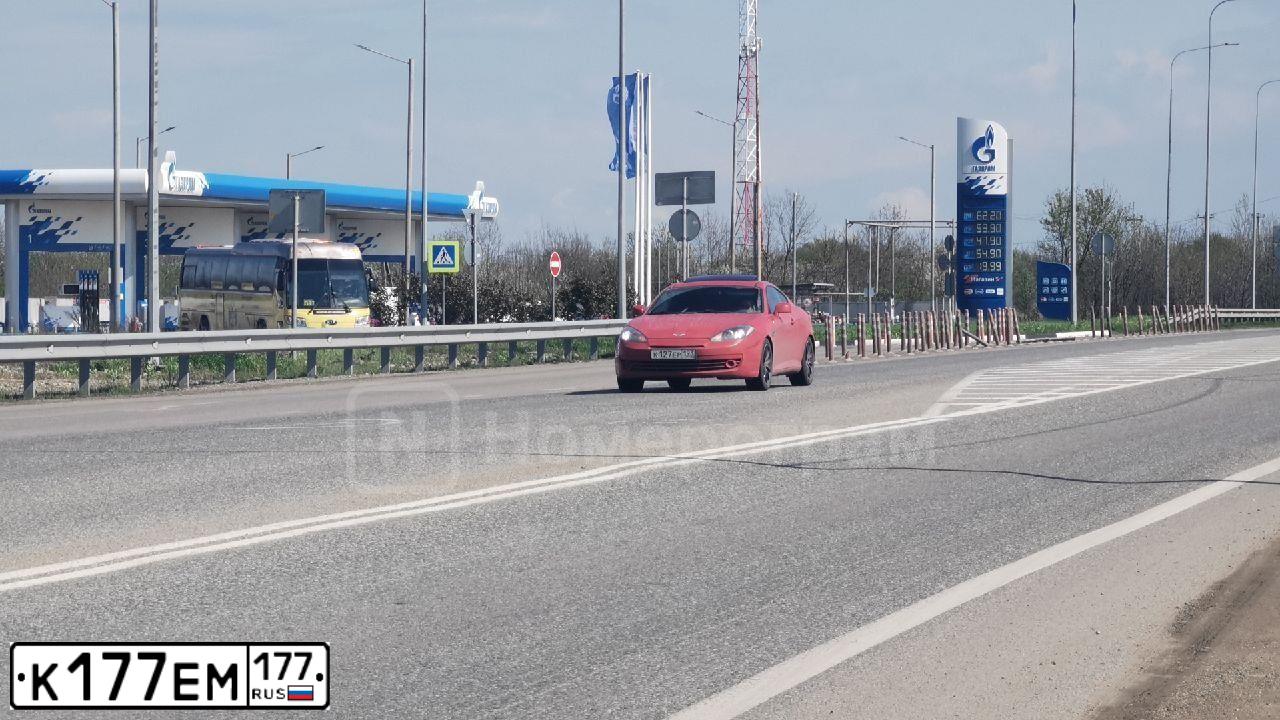 Фото автомобиля PORSCHE CAYENNE, 2005 — госномер Р161АХ177. Цвет: ЧЕРНЫЙ