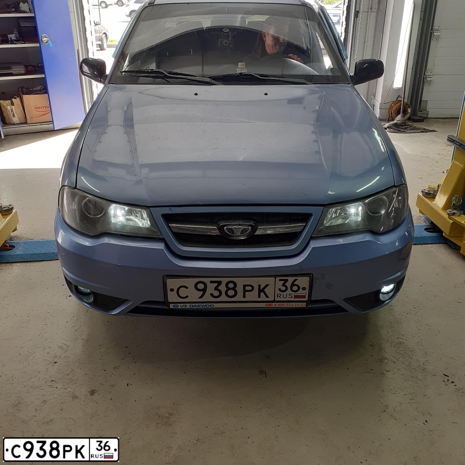 Фото автомобиля DAEWOO NEXIA, 2009 — госномер С938РК36. Цвет: СИНИЙ