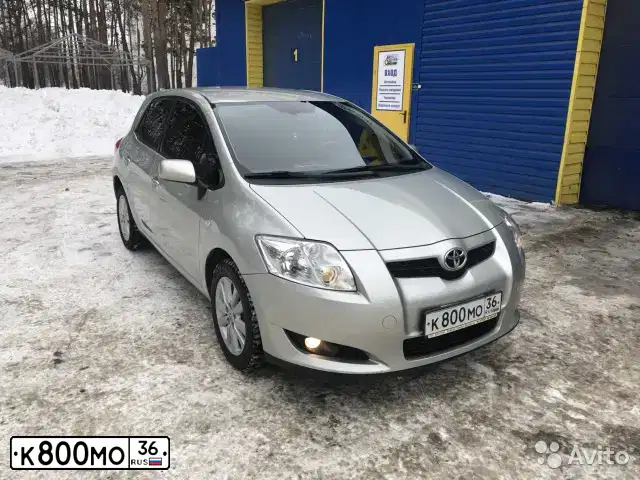 Фото автомобиля TOYOTA AURIS, 2008 — госномер К800МО36. Цвет: СЕРЕБРИСТЫЙ