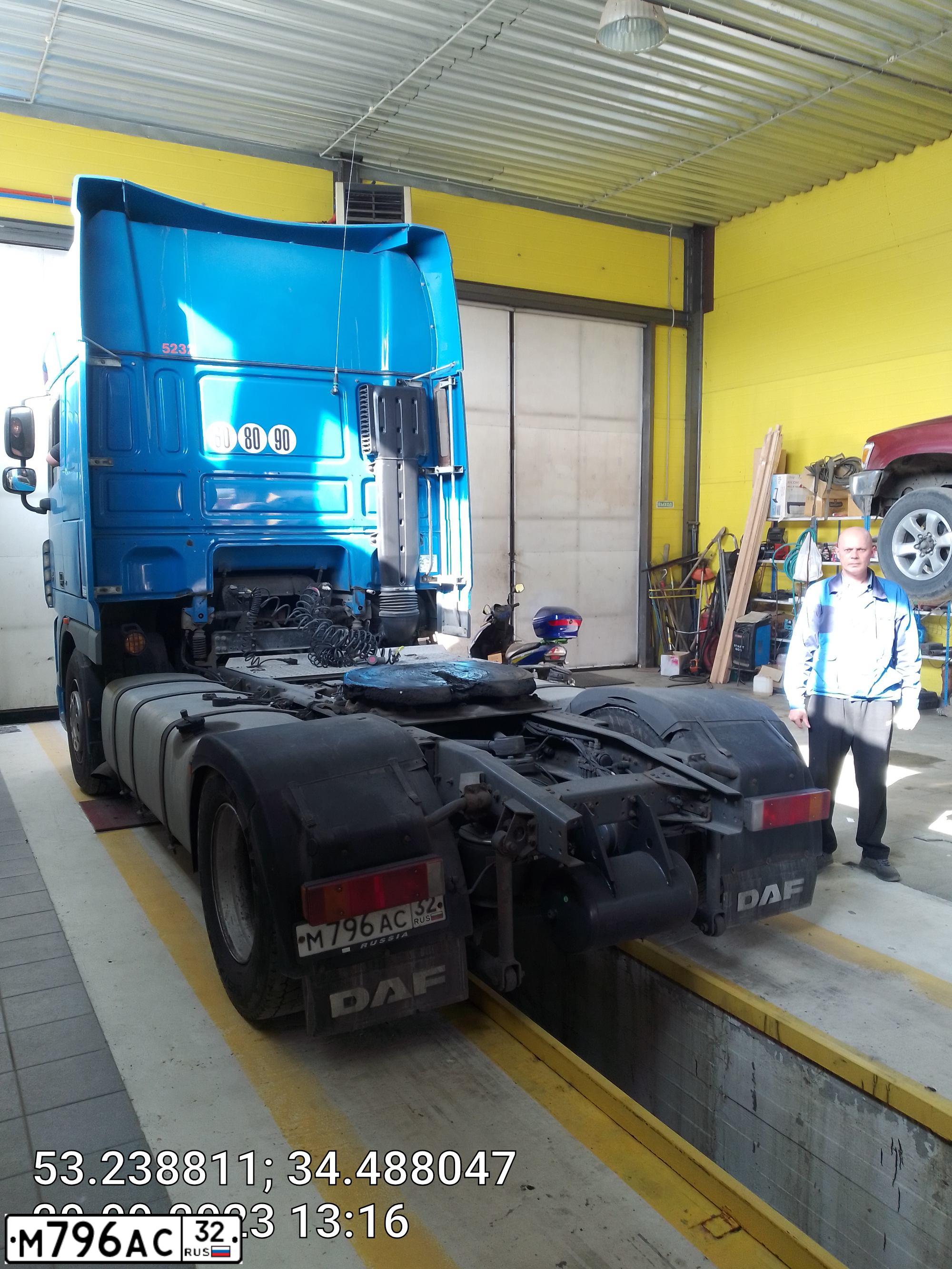 Фото автомобиля DAF XF 105 FT /4X2/, 2008 — госномер М796АС32. Цвет: СИНИЙ
