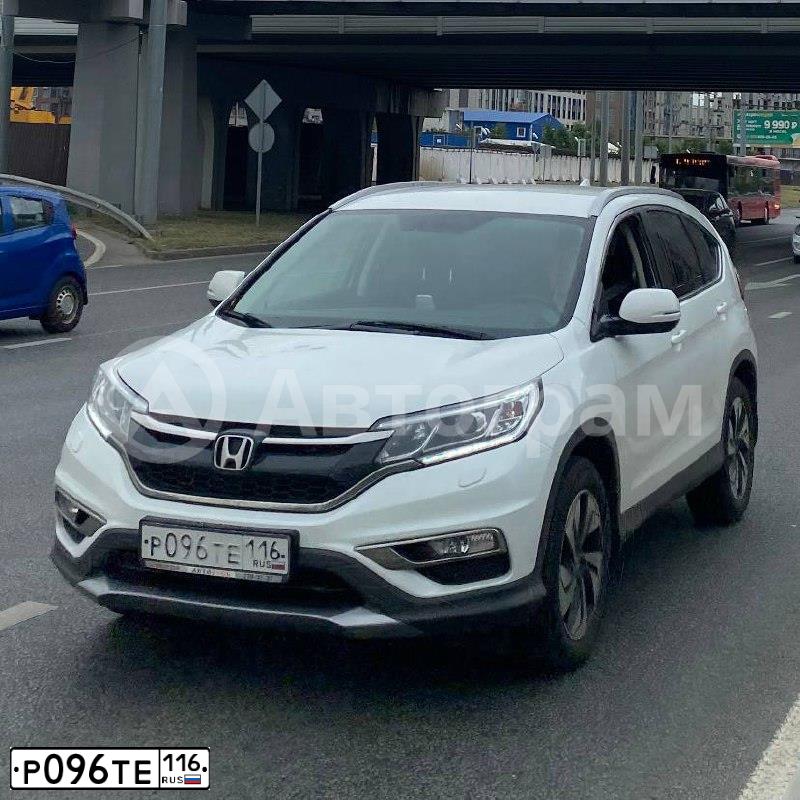 Фото автомобиля HONDA CR-V, 2016 — госномер Р096ТЕ116. Цвет: БЕЛЫЙ