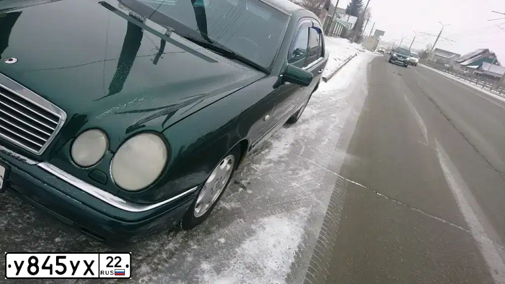 Фото автомобиля MERCEDES-BENZ E-CLASS, 1998 — госномер А699РК155. Цвет: ЗЕЛЕНЫЙ