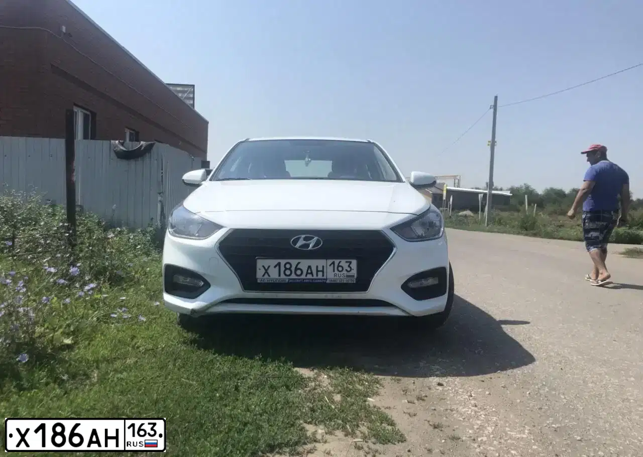 Фото автомобиля HYUNDAI SOLARIS, 2017 — госномер В223СУ763. Цвет: Белый