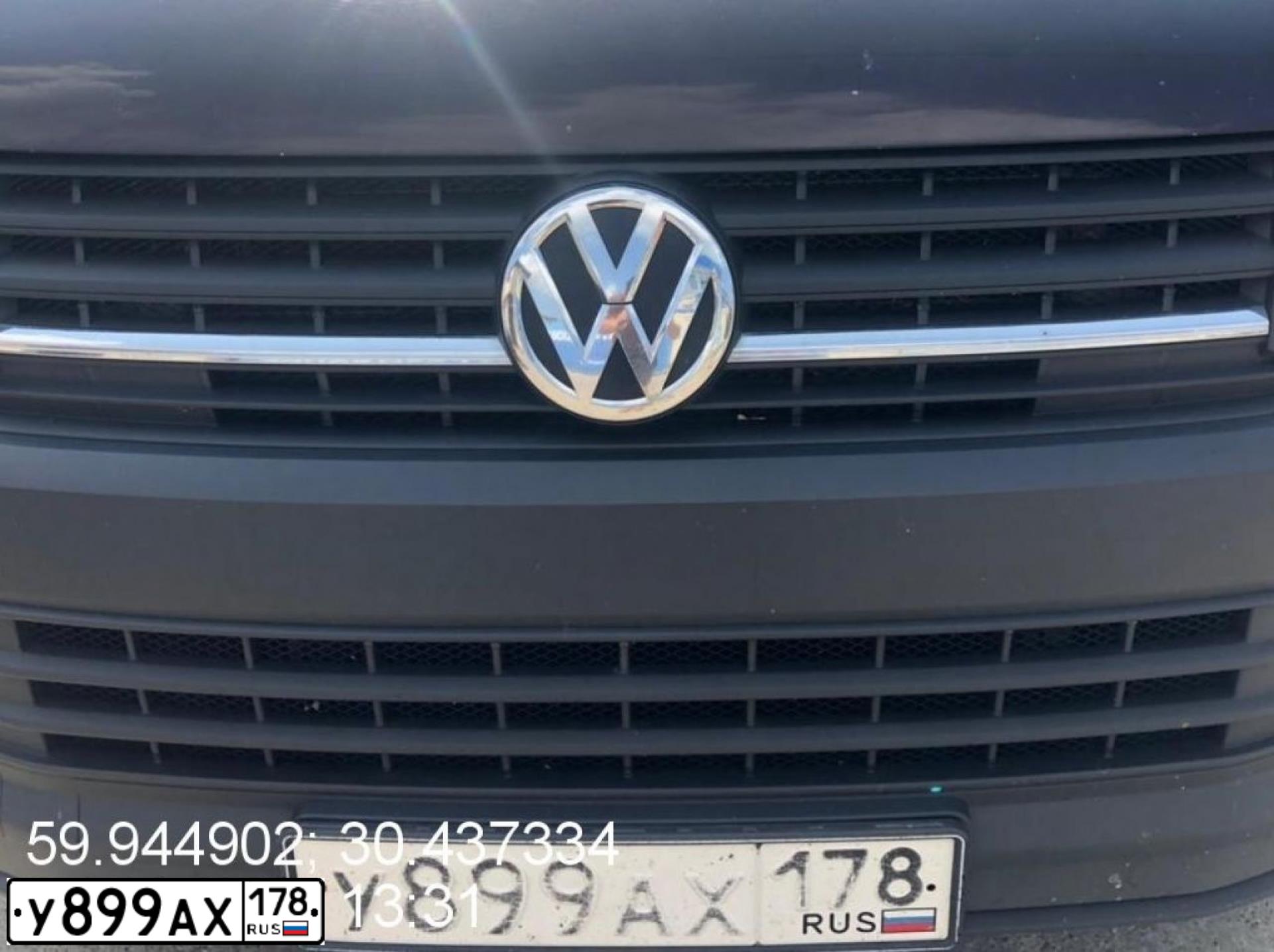 Фото автомобиля VOLKSWAGEN CARAVELLE, 2016 — госномер У899АХ178. Цвет: ТЕМНО-БОРДОВЫЙ