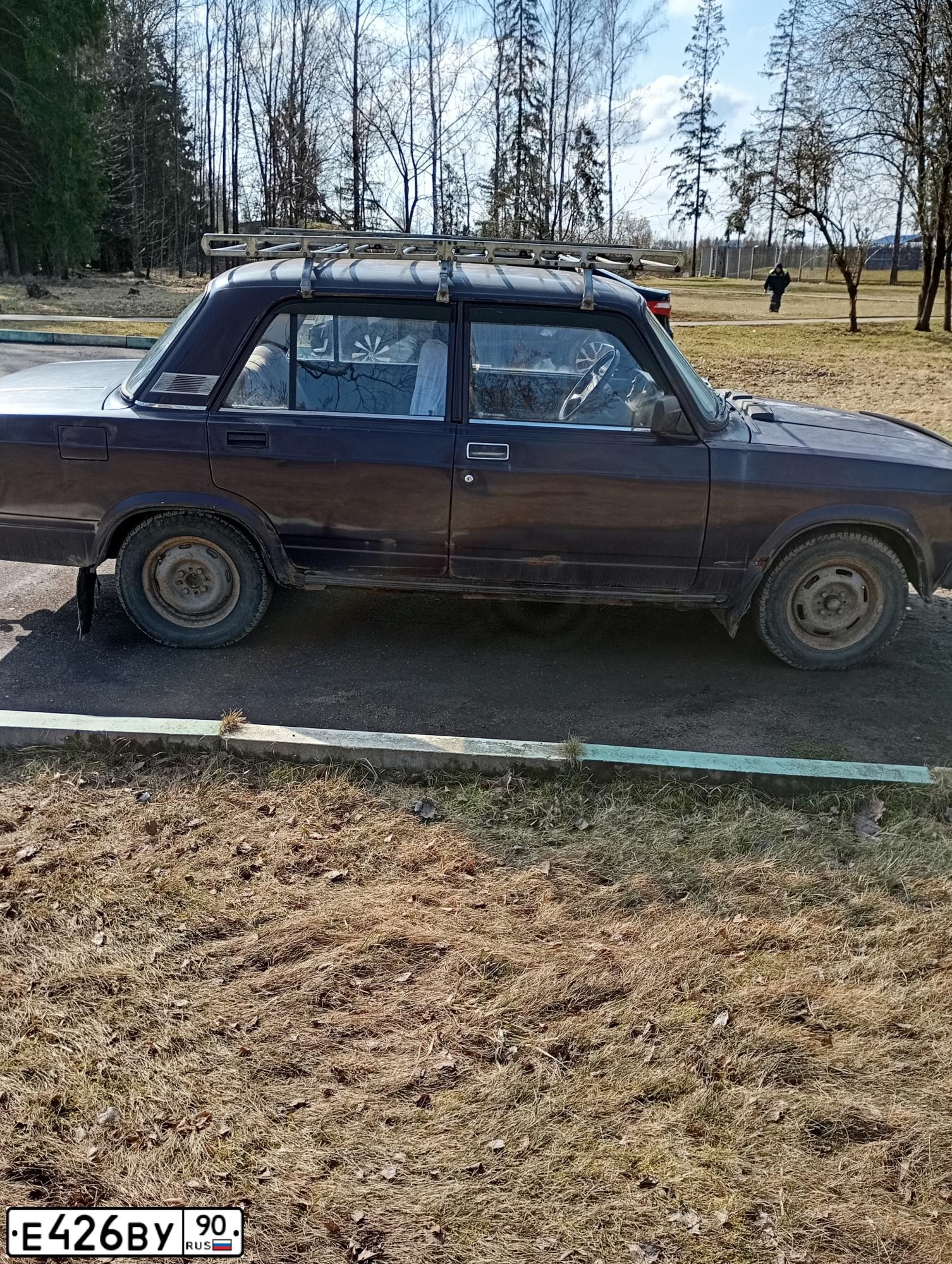 Фото автомобиля LADA 2105, 1999 — госномер Е426ВУ90. Цвет: ФИОЛЕТОВЫЙ