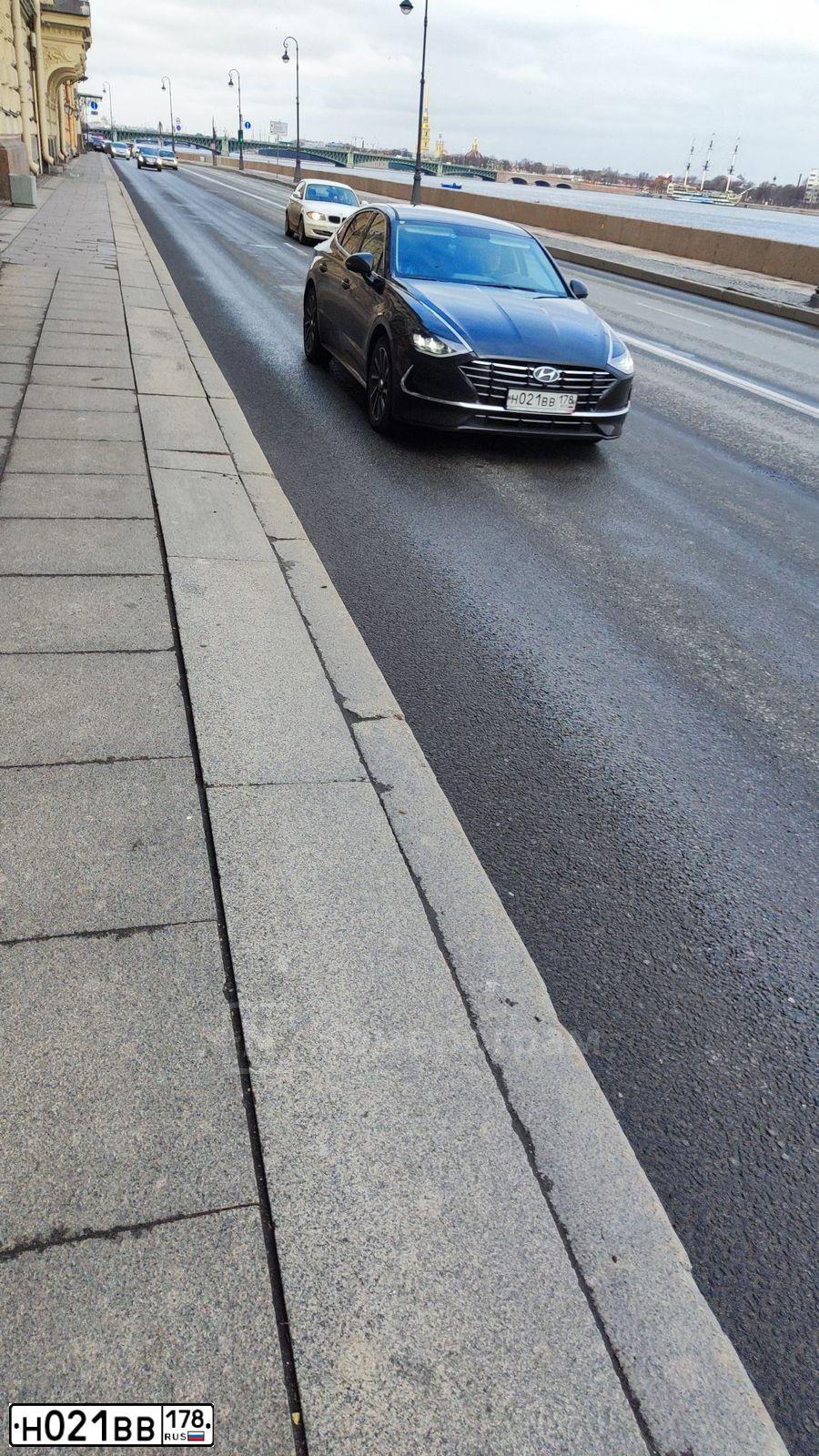 Фото автомобиля TOYOTA CAMRY, 2014 — госномер В613НВ198. Цвет: ЧЕРНЫЙ МЕТАЛЛИК