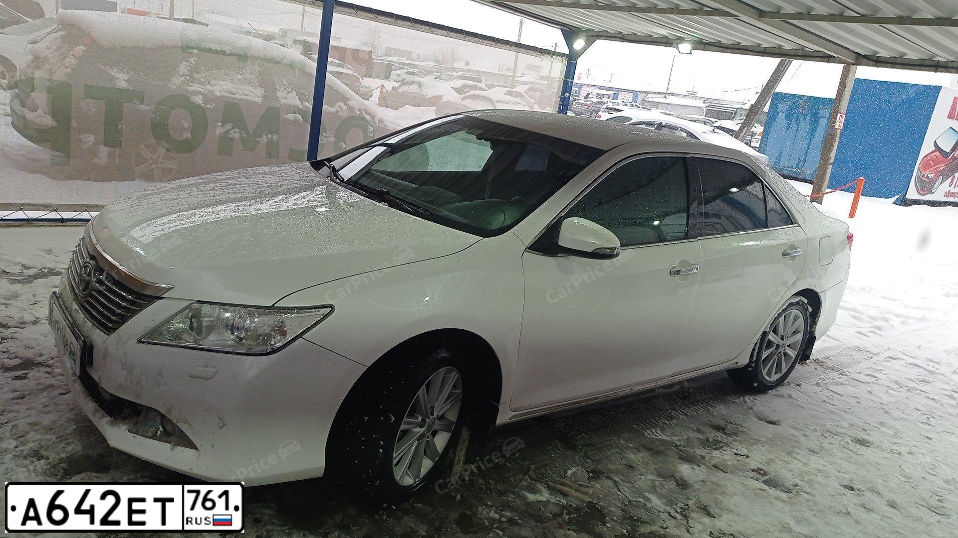 Фото автомобиля TOYOTA CAMRY, 2013 — госномер А642ЕТ761. Цвет: Белый