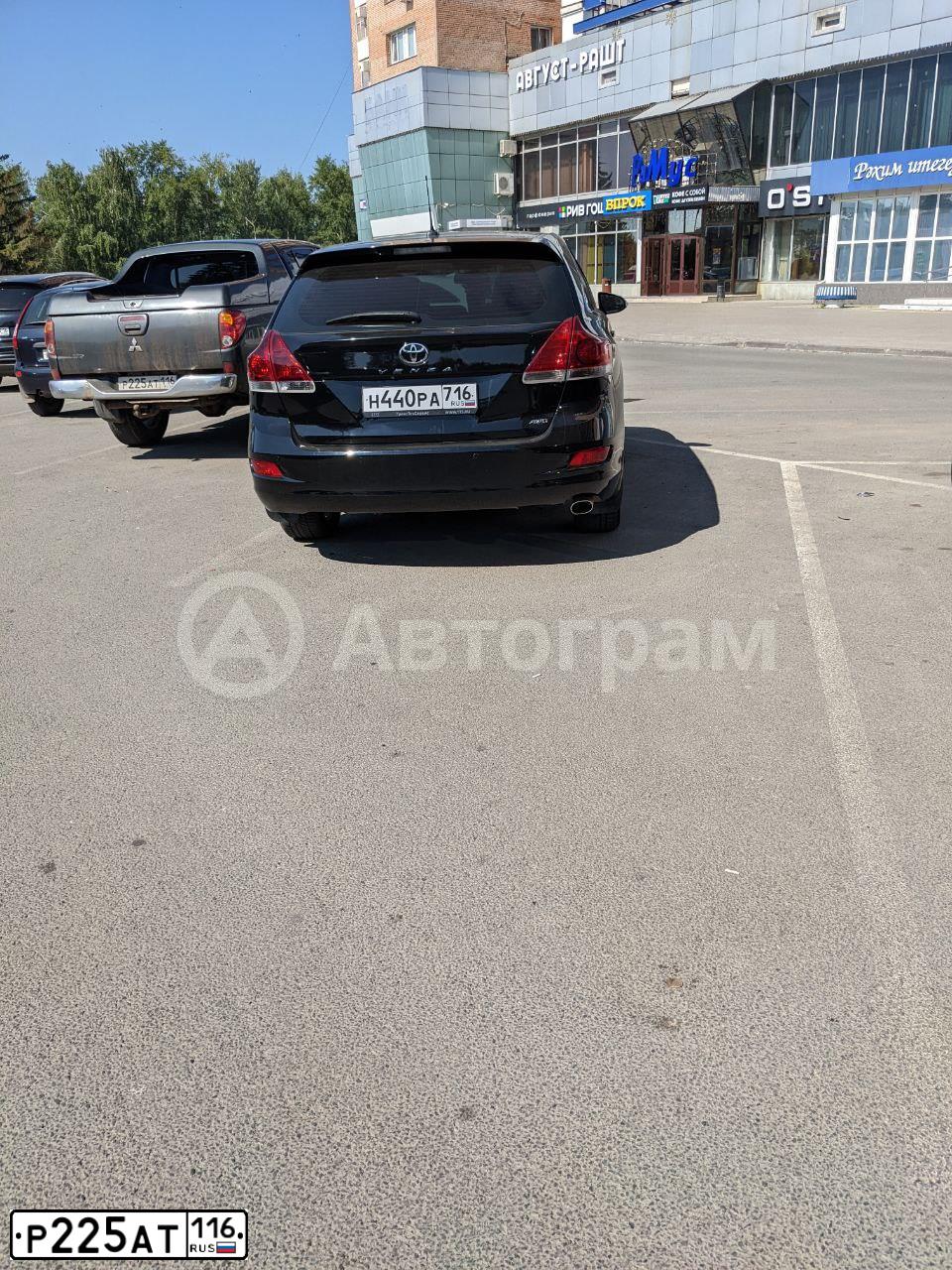 Фото автомобиля MITSUBISHI L 200, 2011 — госномер Р225АТ116. Цвет: СЕРЫЙ