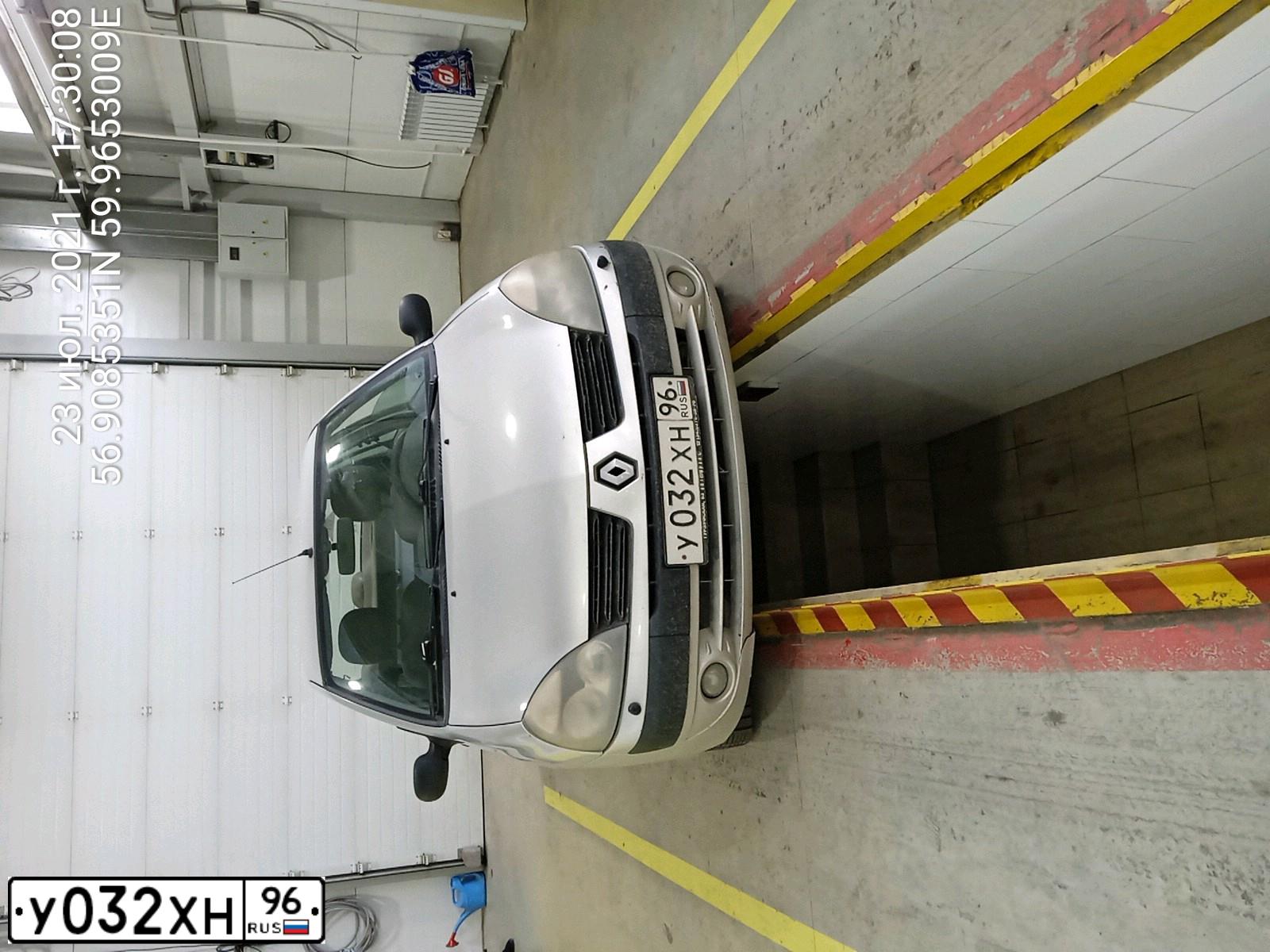 Фото автомобиля RENAULT SYMBOL, 2005 — госномер У032ХН96. Цвет: СВ.СЕРО-ГОЛУБОЙ