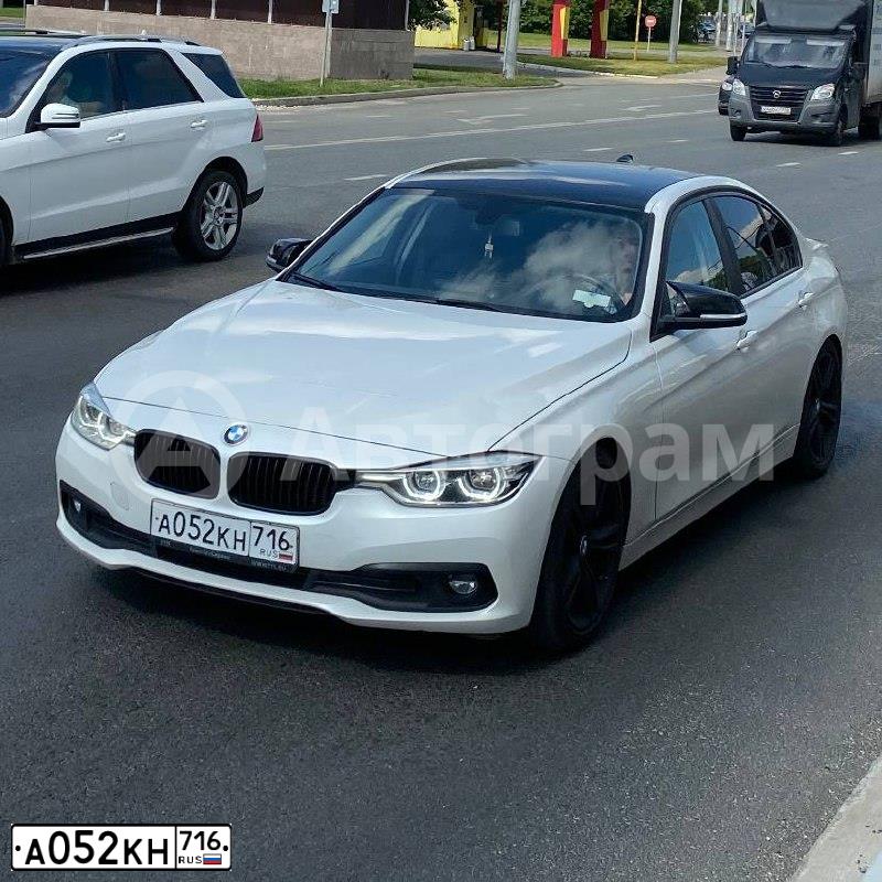 Фото автомобиля BMW SERIE 3, 2017 — госномер А052КН716. Цвет: Белый