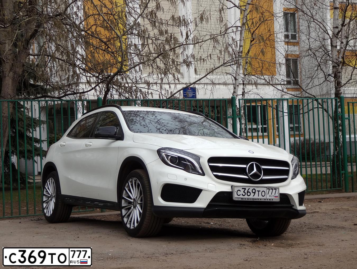 Фото автомобиля MERCEDES GLA-KLASSE, 2016 — госномер С369ТО777. Цвет: Белый