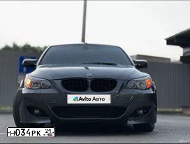 Фото автомобиля BMW W SERIE 5, 2004 — госномер Н034РК21. Цвет: СЕРЫЙ
