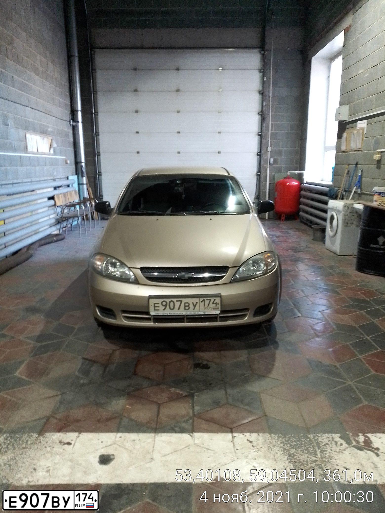 Фото автомобиля CHEVROLET LACETTI, 2008 — госномер С197КХ774. Цвет: БЕЖЕВЫЙ