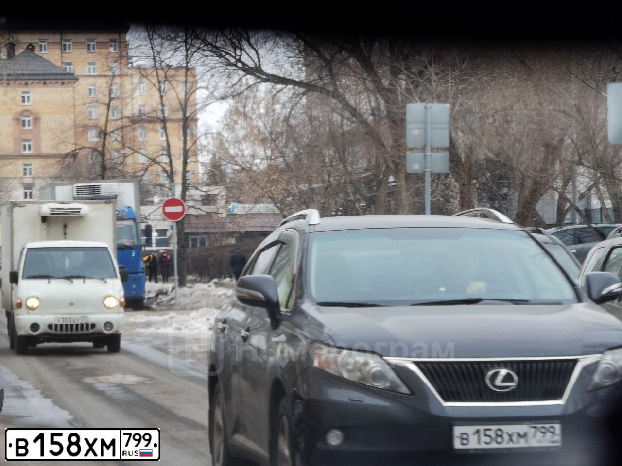 Фото автомобиля LEXUS RX, 2010 — госномер У697АР77. Цвет: СЕРЫЙ ТЕМНЫЙ
