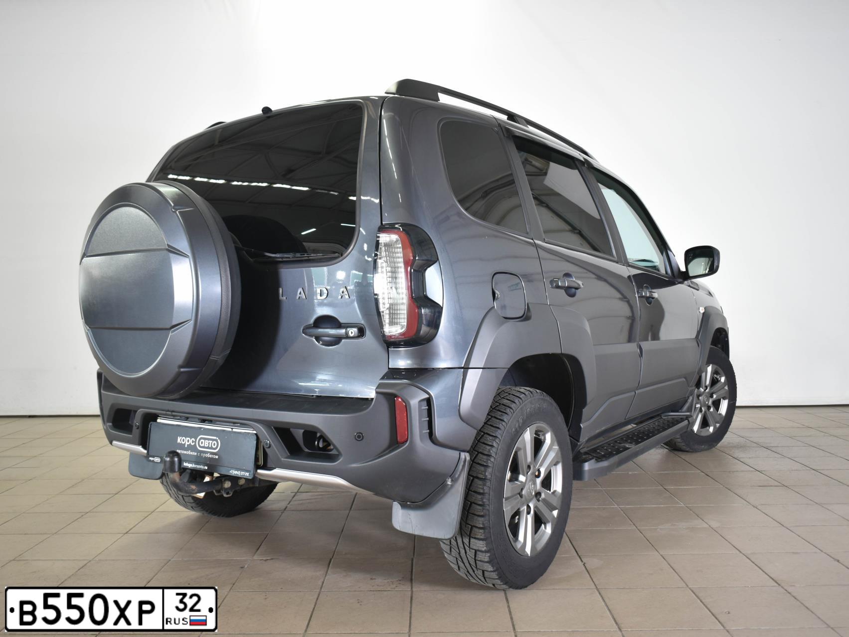 Фото автомобиля CHEVROLET NIVA, 2017 — госномер В550ХР32. Цвет: Темно-серый металлик