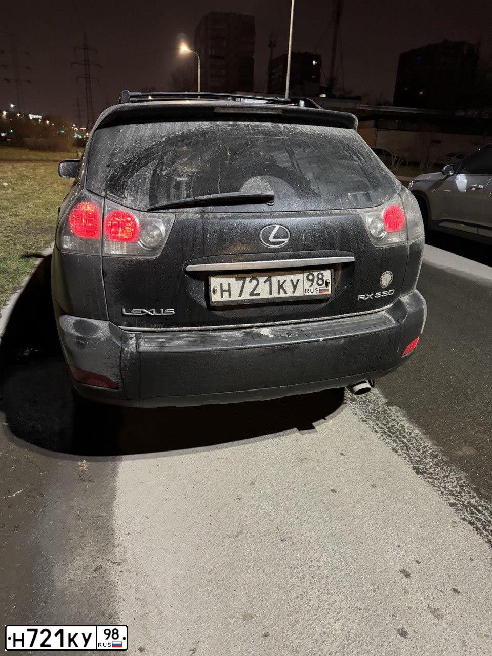 Фото автомобиля LEXUS S RX, 2003 — госномер Е272МО147. Цвет: ЧЕРНЫЙ