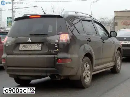 Фото автомобиля MITSUBISHI OUTLANDER, 2010 — госномер О900ВС190. Цвет: ЧЕРНЫЙ