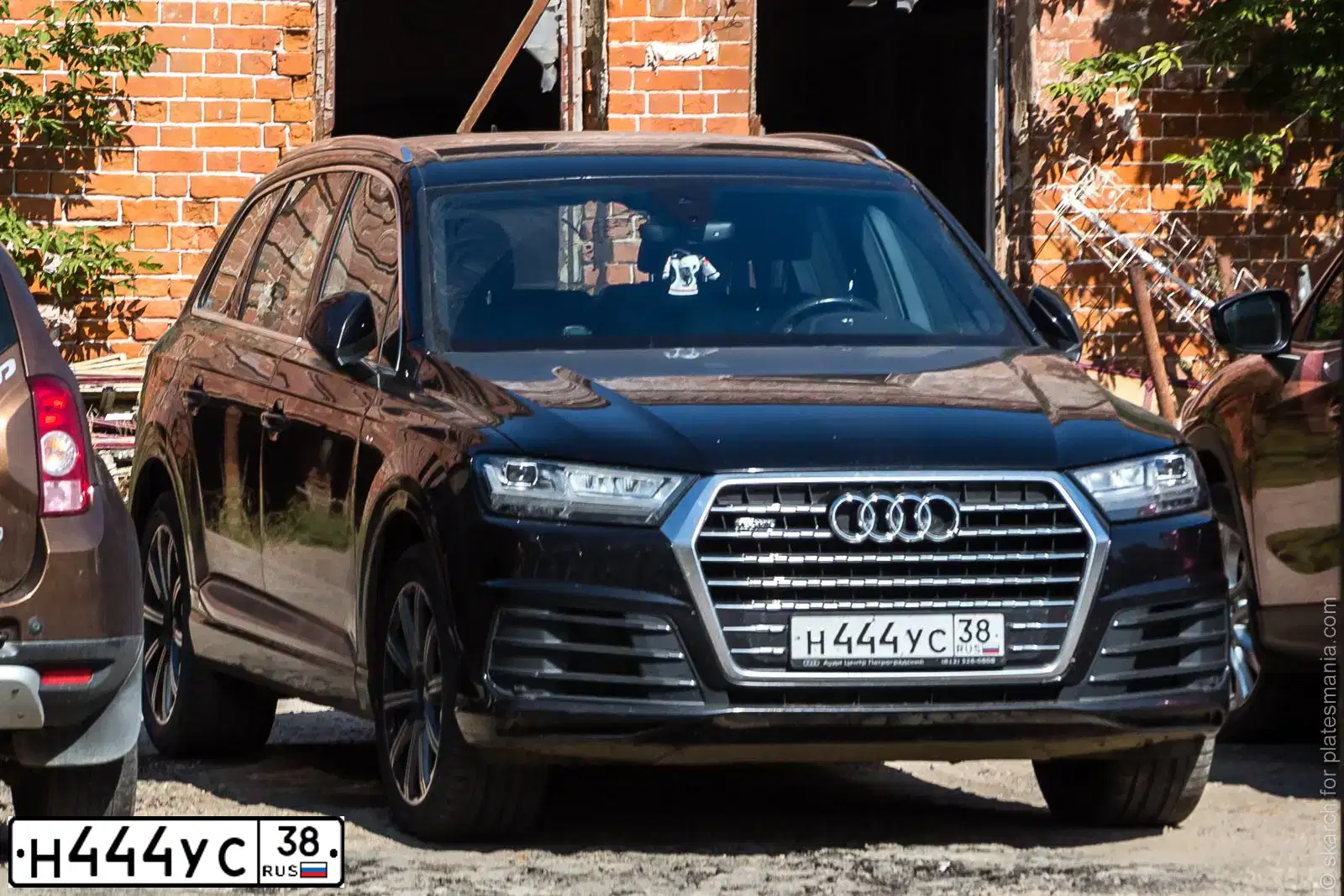 Фото автомобиля AUDI Q7, 2015 — госномер Н444УС38. Цвет: ЧЕРНЫЙ
