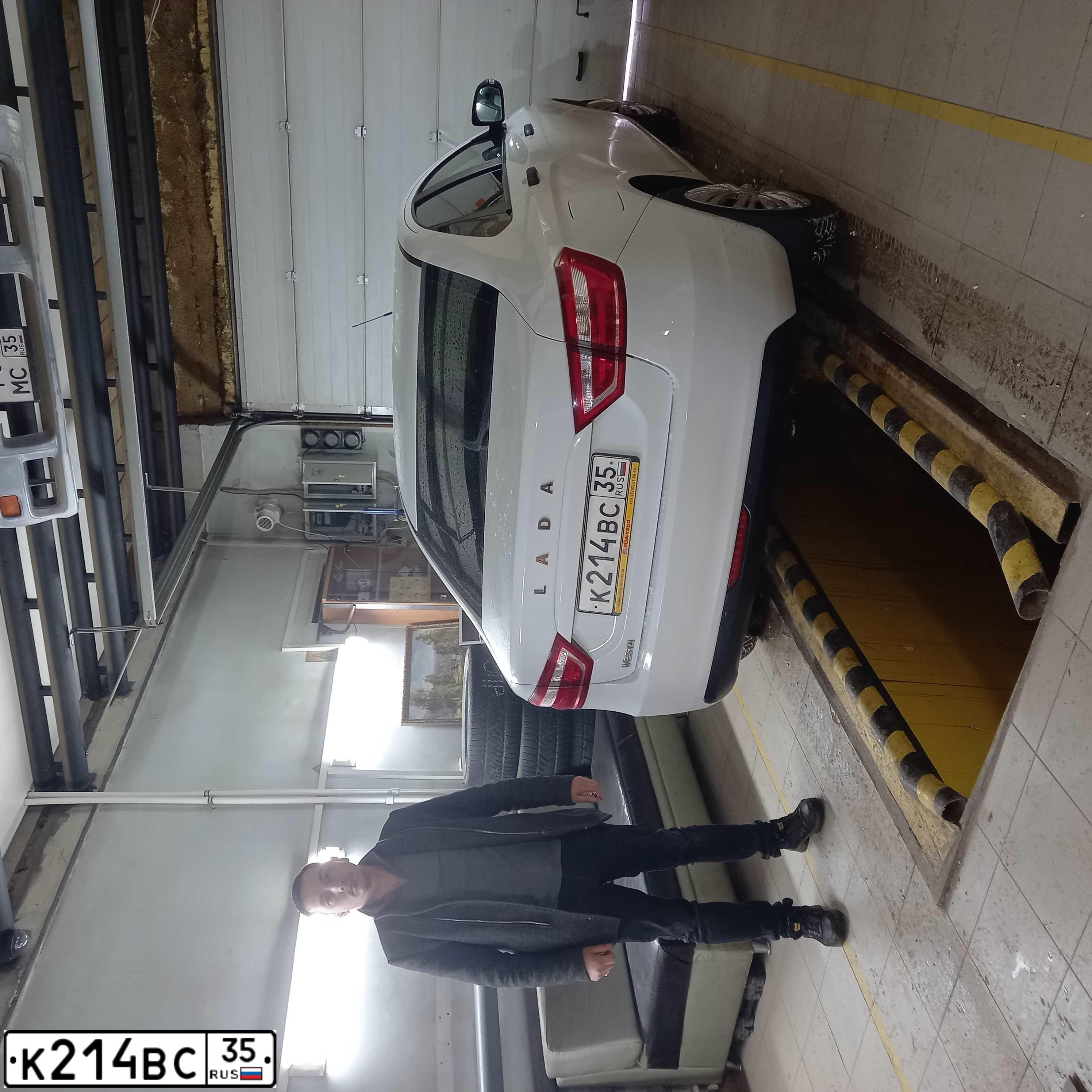 Фото автомобиля LADA VESTA, 2018 — госномер М634МА35. Цвет: Белый