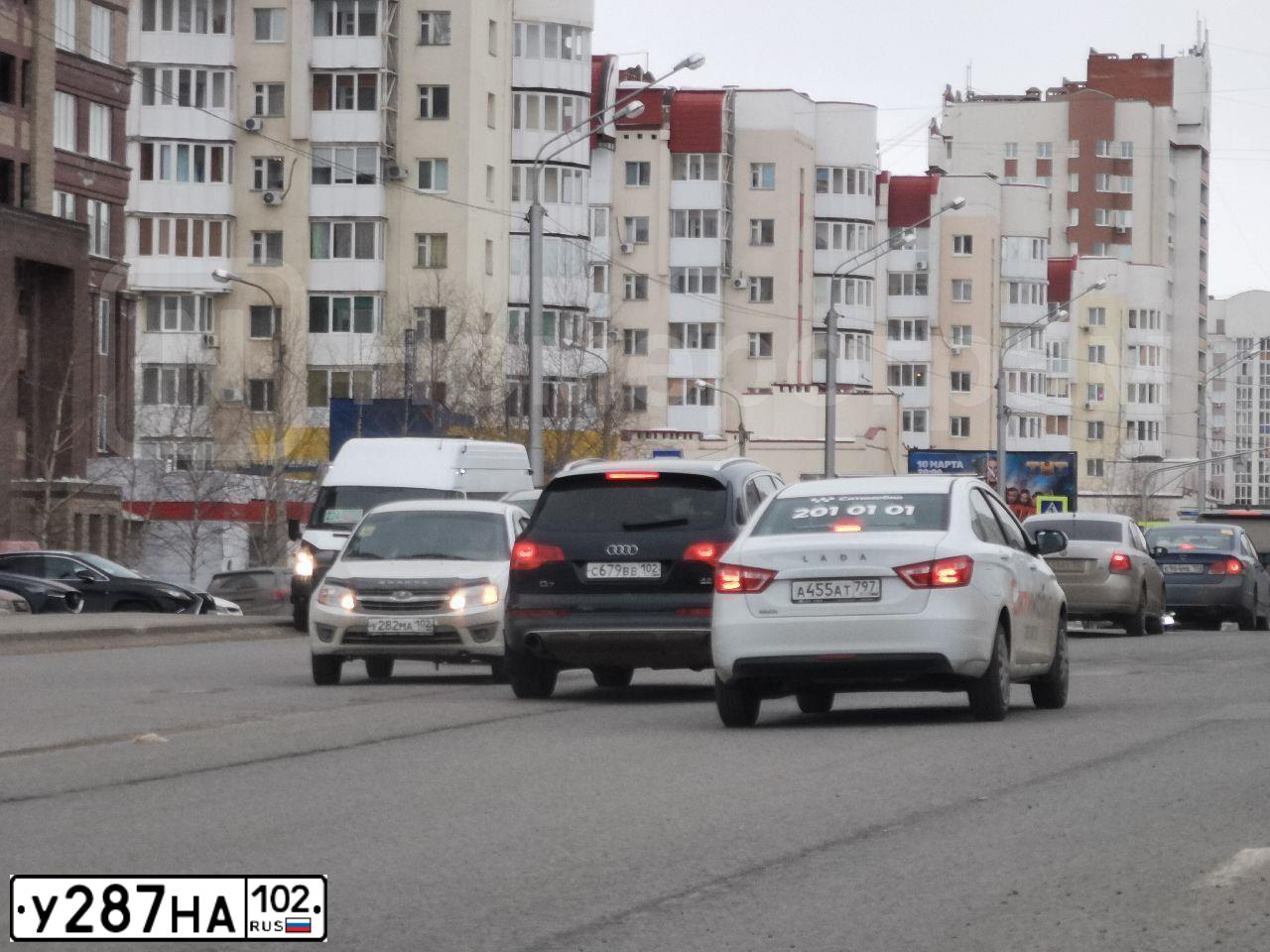 Фото автомобиля LADA 2121 NIVA, 2017 — госномер Е381ТК702. Цвет: Белый