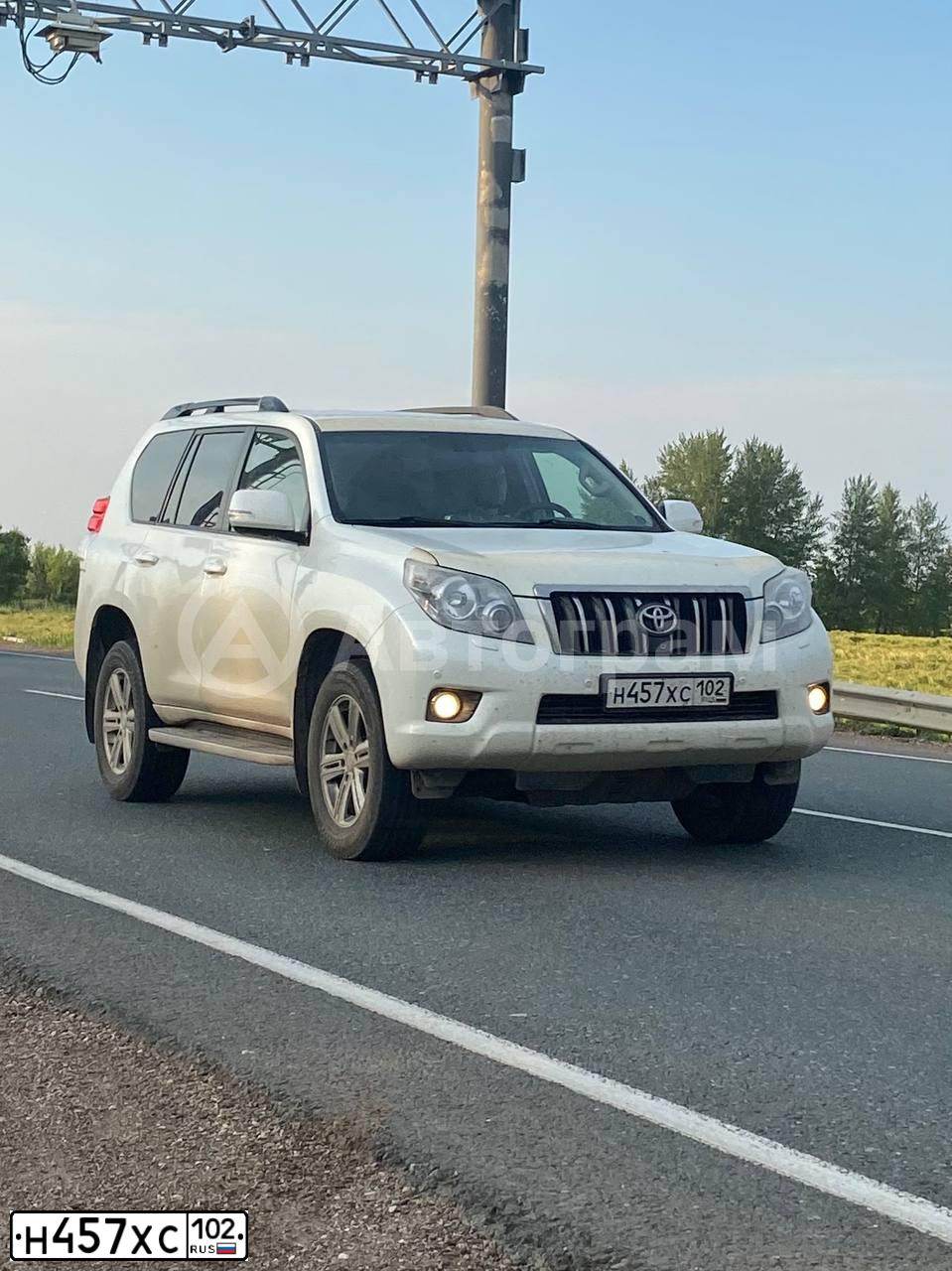 Фото автомобиля TOYOTA LANDCRUISER, 2012 — госномер Н457ХС102. Цвет: БЕЛЫЙ