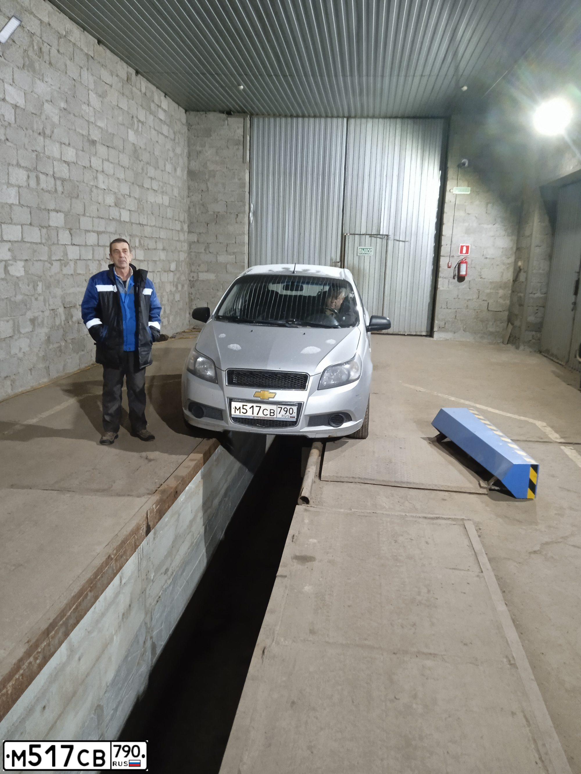 Фото автомобиля CHEVROLET AVEO, 2010 — госномер М517СВ790. Цвет: СЕРЕБРИСТЫЙ
