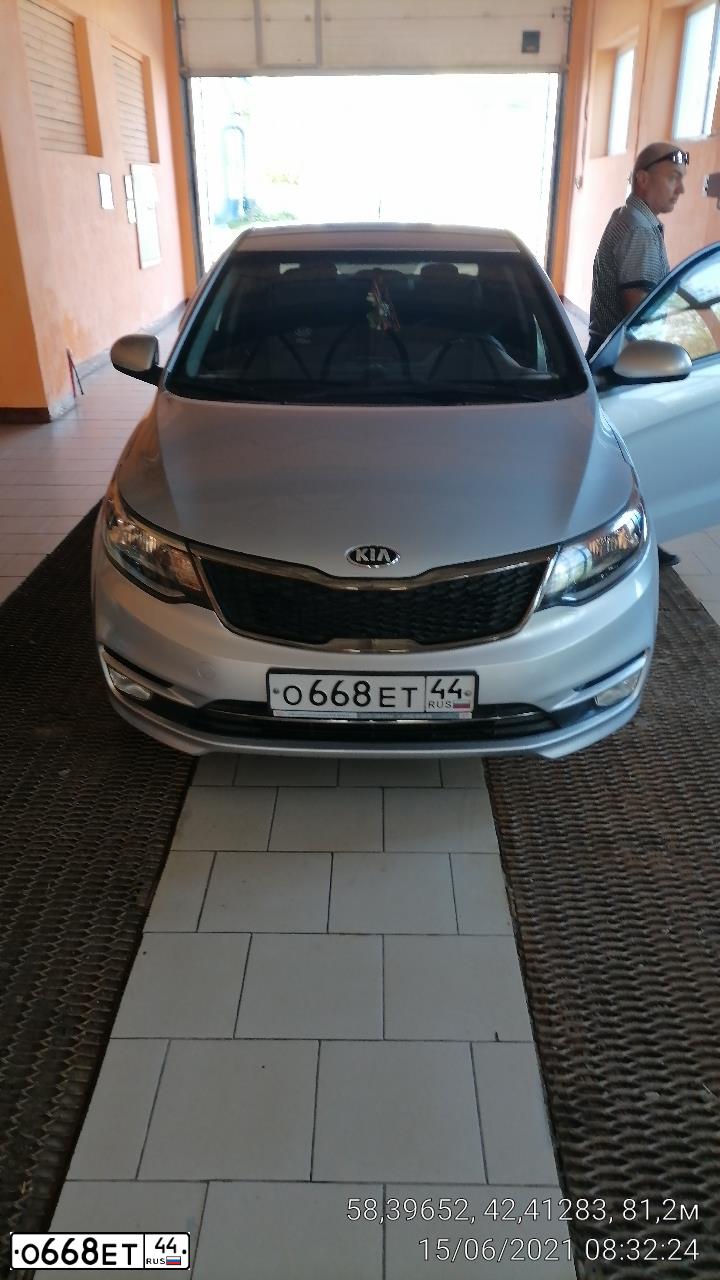 Фото автомобиля KIA RIO, 2016 — госномер О668ЕТ44. Цвет: СЕРЕБРИСТЫЙ