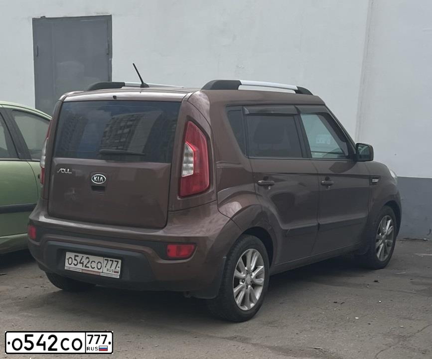 Фото автомобиля KIA SOUL, 2011 — госномер Т020СО190. Цвет: КОРИЧНЕВЫЙ