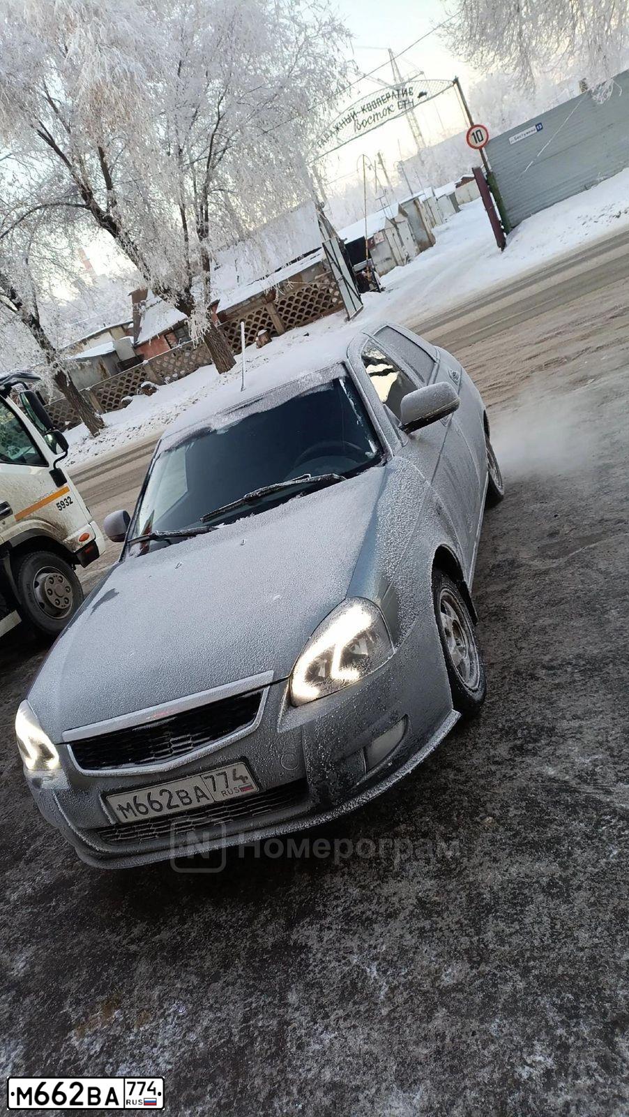 Фото автомобиля LADA 2172 PRIORA, 2012 — госномер М662ВА774. Цвет: СРЕДНИЙ СЕРО-ЗЕЛЕНЫЙ МЕТ.