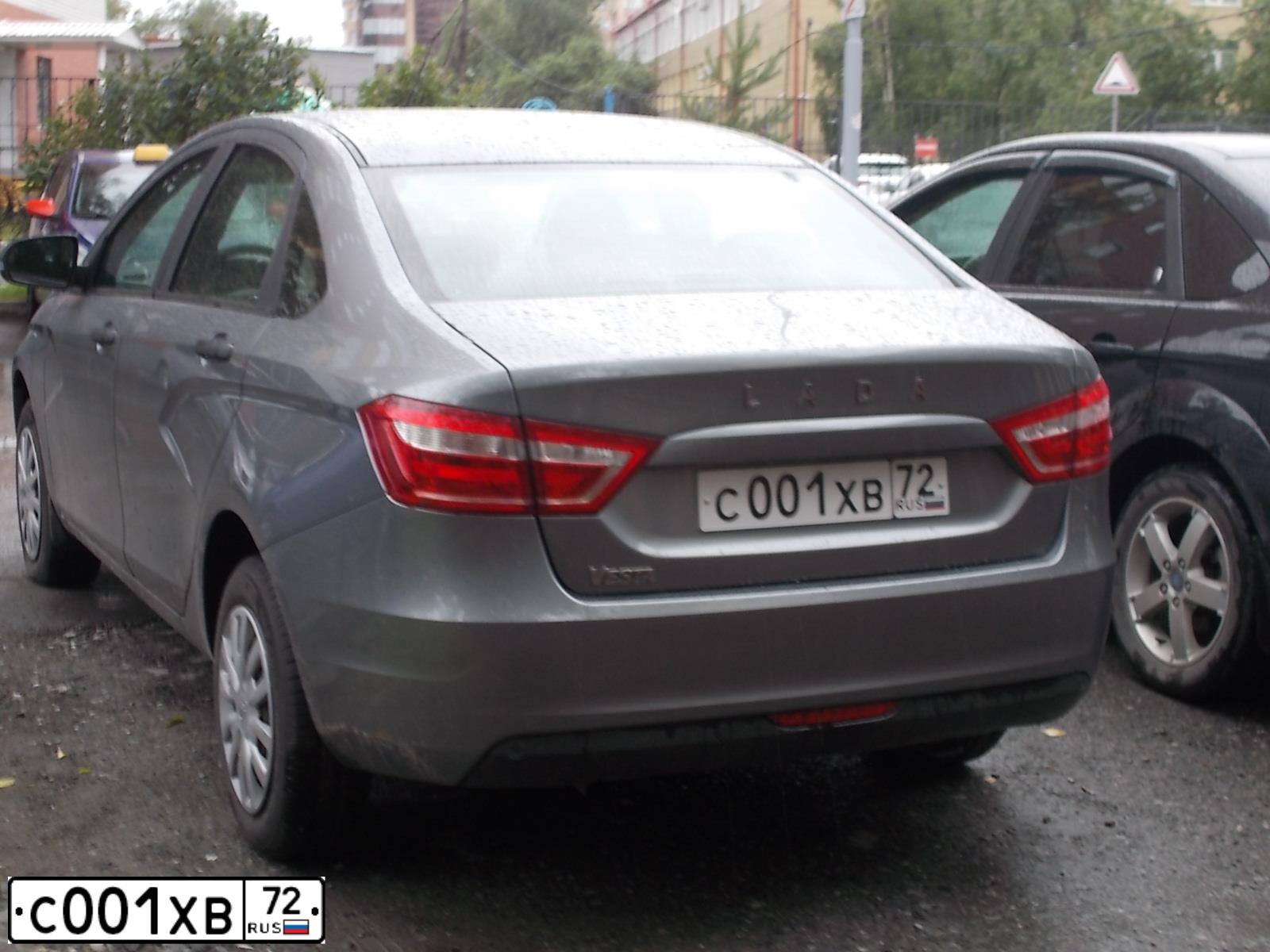 Фото автомобиля LADA VESTA, 2019 — госномер С001ХВ72. Цвет: СЕРЫЙ