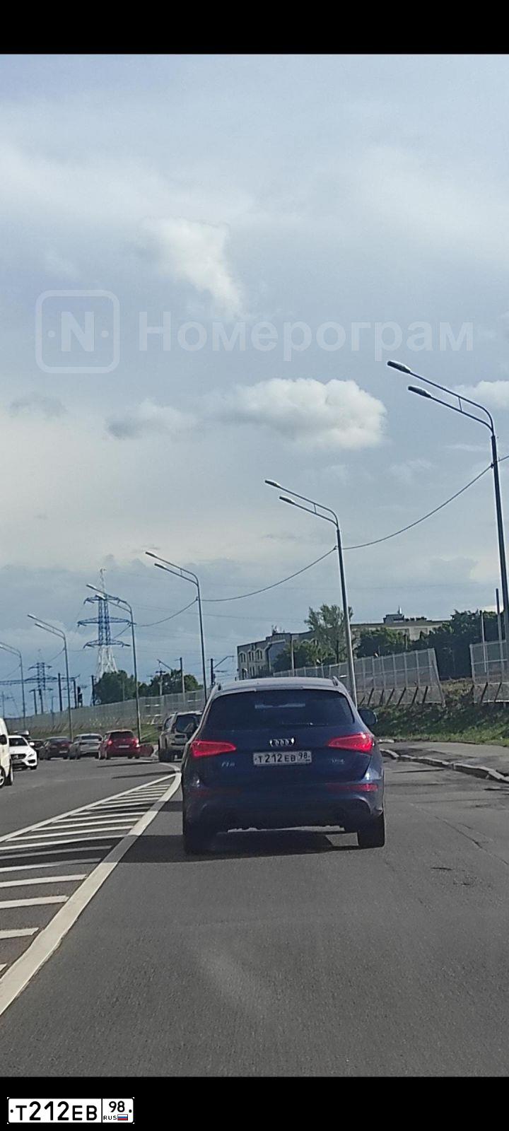 Фото автомобиля AUDI Q5, 2015 — госномер В693ТТ178. Цвет: синий