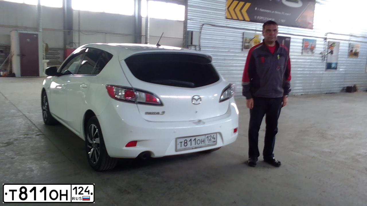 Фото автомобиля MAZDA 3, 2012 — госномер С888КН124. Цвет: Белый